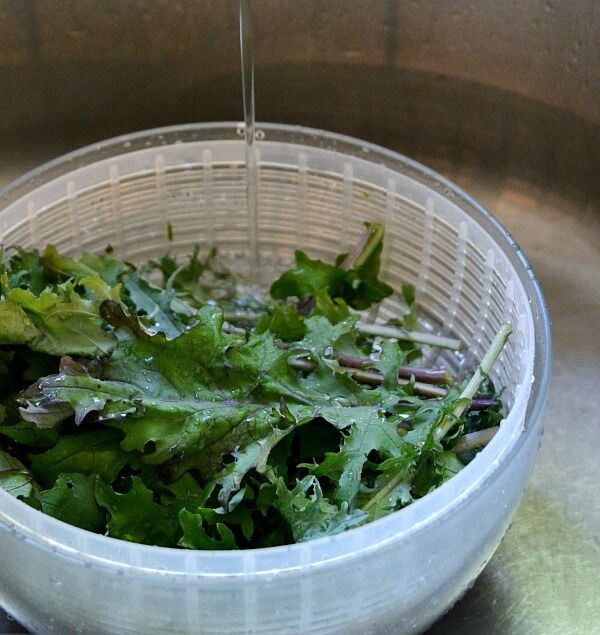 The Right Way to Clean Leafy Greens